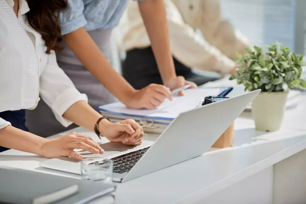 Website Maintenance Dubai 11 HGD Media GmbH images 2024 01 31 checking data laptop